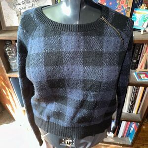 Banana Republic blue & black checked L cropped sweater